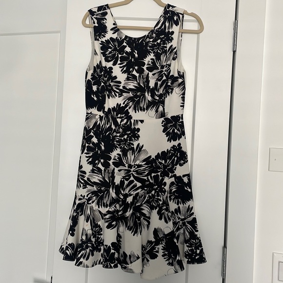 Rebecca Taylor Black and White Floral Sleeveless Splashed Flowers Flippy Dress - Picture 6 of 7